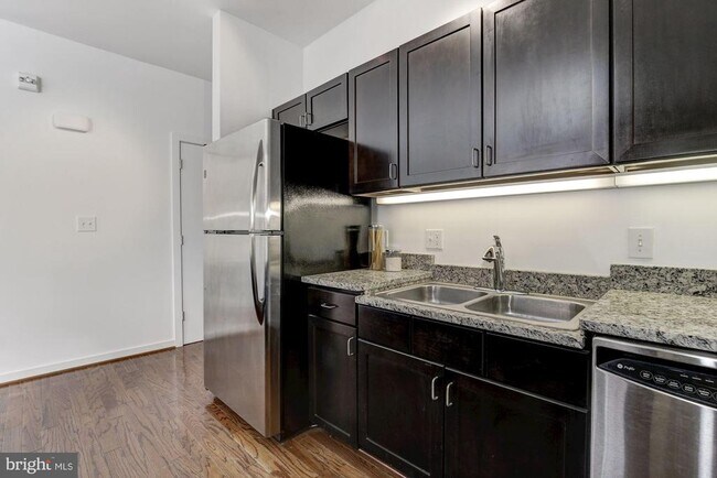 Building Photo - 1414 Belmont St NW