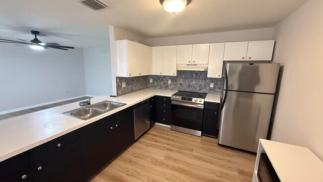 Building Photo - 1095 Miami Blvd