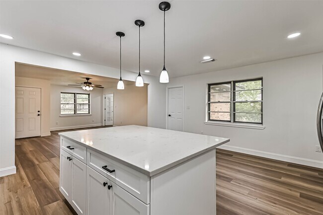 Building Photo - 229 Burkett St