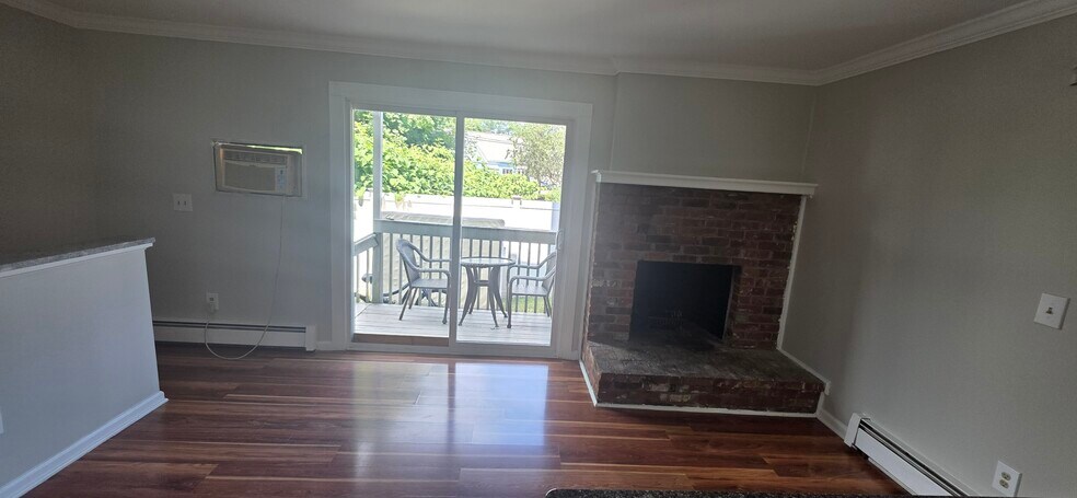 Building Photo - 678 Savin Ave