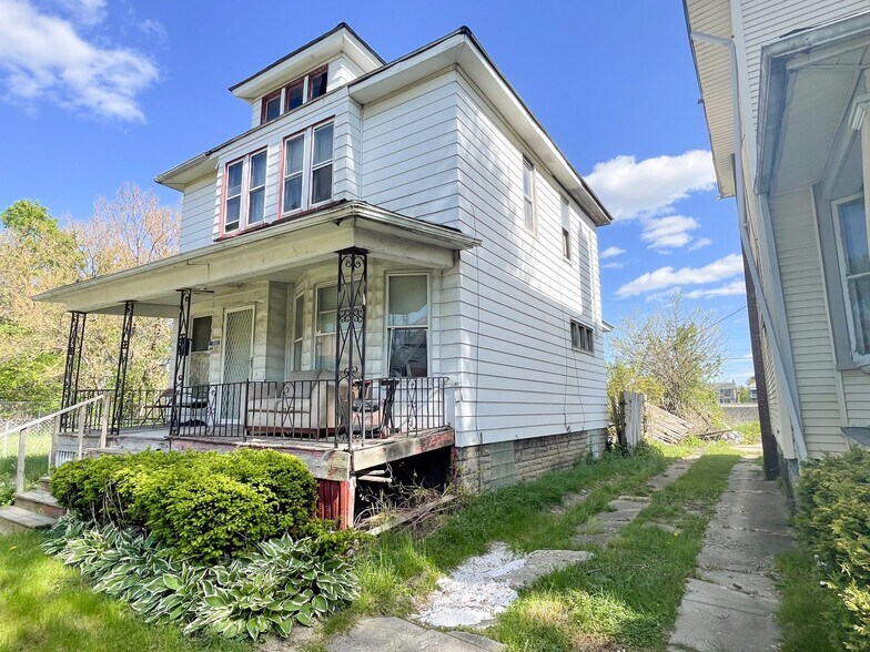 Building Photo - 227 W Grand St