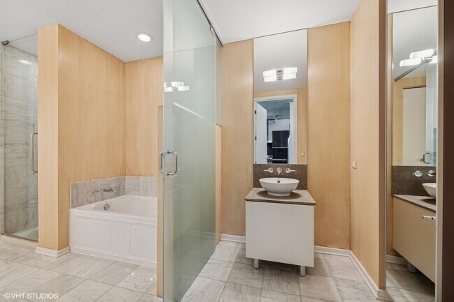 Building Photo - 600 N Fairbanks Ct