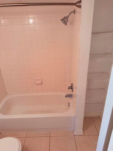 Building Photo - 1040 Lake Shore Dr