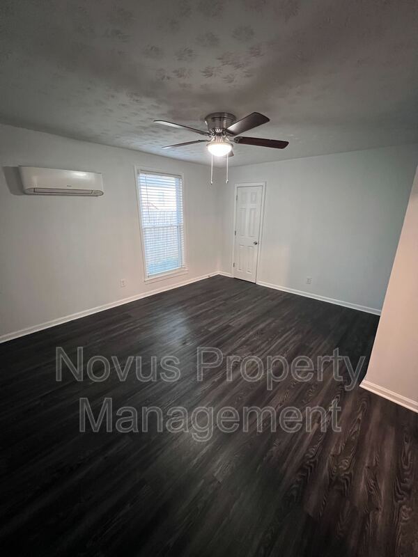 Building Photo - 405 N Park St