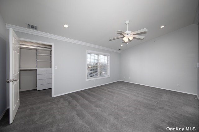 Building Photo - 274 Village Green Dr