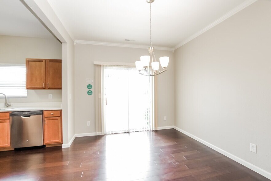 Building Photo - 910 Willow Wind Dr