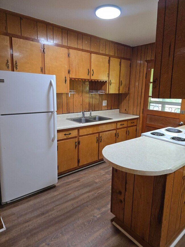 Building Photo - 2 bedroom 1 bath