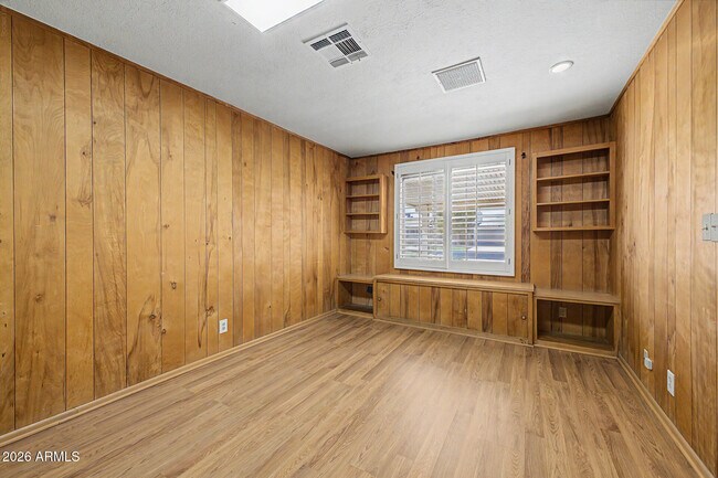 Building Photo - 8501 E Roanoke Ave