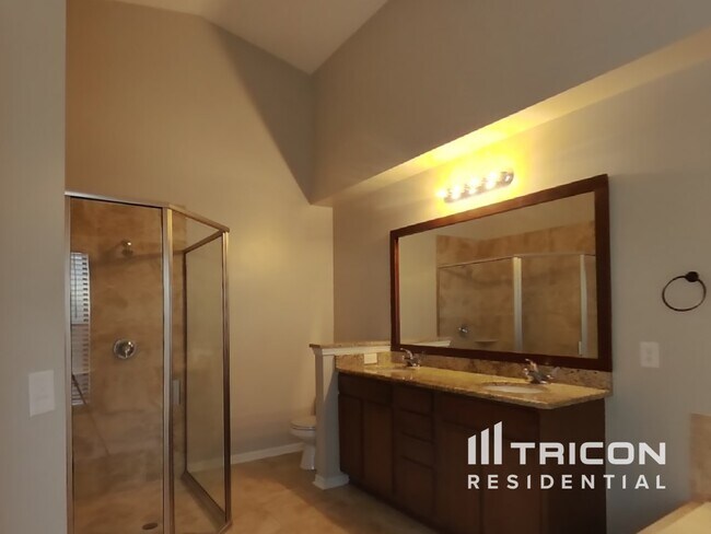 Building Photo - 8808 Mountain Lake Dr S