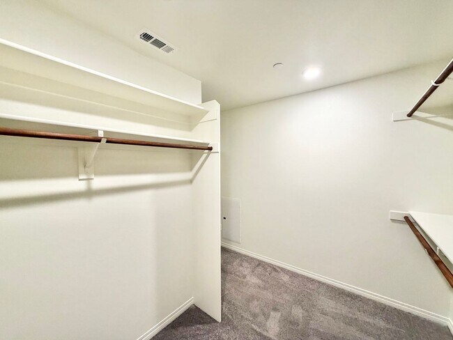 Building Photo - 30136 Sutton Ct