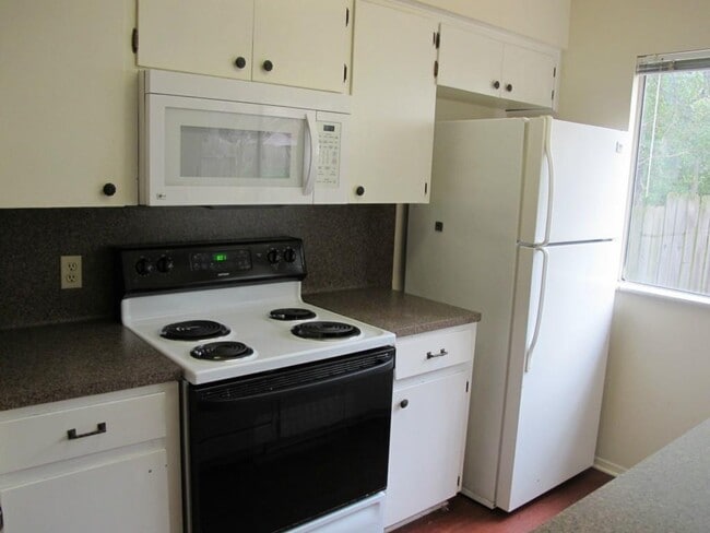 Building Photo - 8111 Ceberry Dr