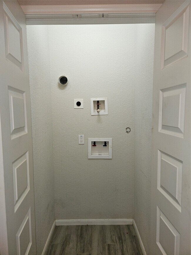 Building Photo - 4801 Wenda St