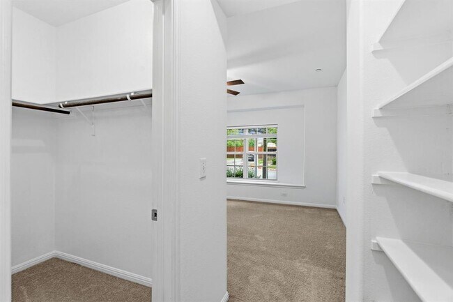 Building Photo - 11807 Frenchie Ln