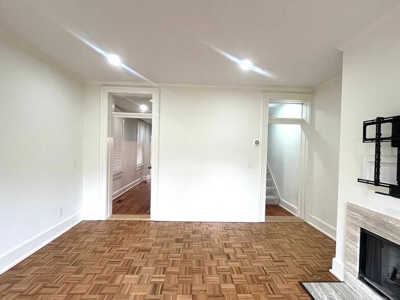 Building Photo - 672 Mohawk St