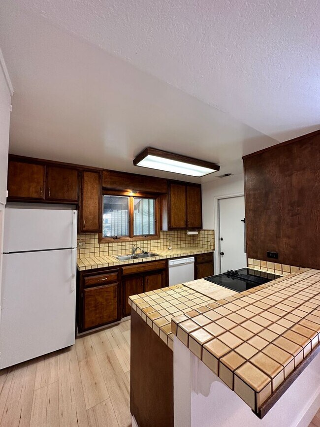 Building Photo - Three bedroom home