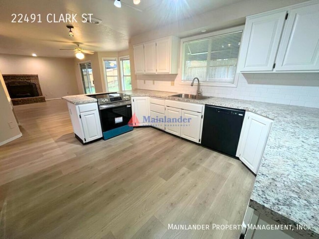 Building Photo - Beautifully Updated West Linn Home Near West Linn High School