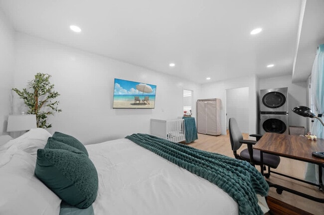 Building Photo - 5048 Bluff Pl