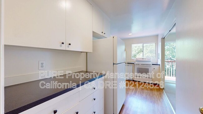 Building Photo - 236 San Carlos Ave