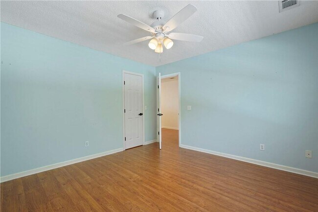 Building Photo - Spacious 3-Bedroom Townhouse in Prime Savannah Location, Move-in Special: FREE RENT for December!!