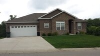Building Photo - Luxurious 5 Bedroom Home in Woodridge Estates