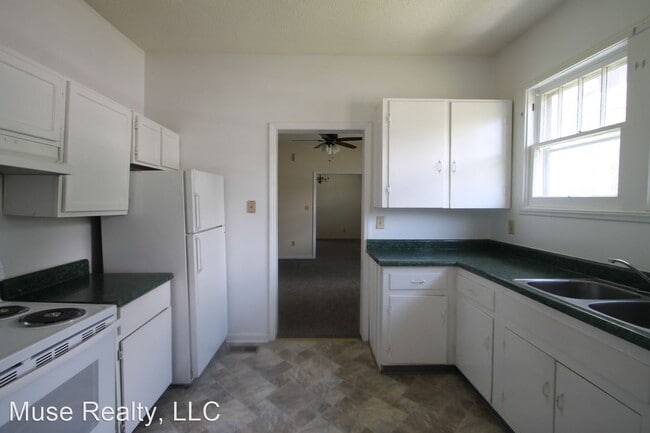 Building Photo - 2 br, 2 bath House - 556 Flint Street