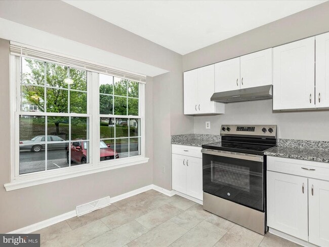 Building Photo - 430 Spalding Ct