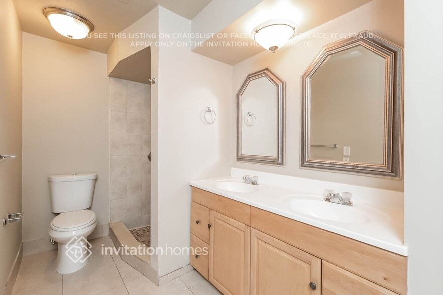 Building Photo - 10930 NW 41st Dr