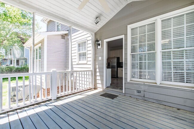 Building Photo - Move-In Ready Gem in Sought-After Dover Ridge!