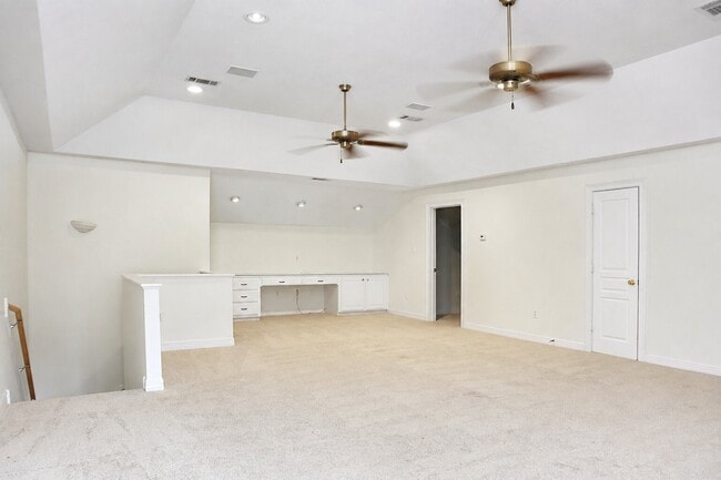 Building Photo - 43 Wincrest Falls Dr