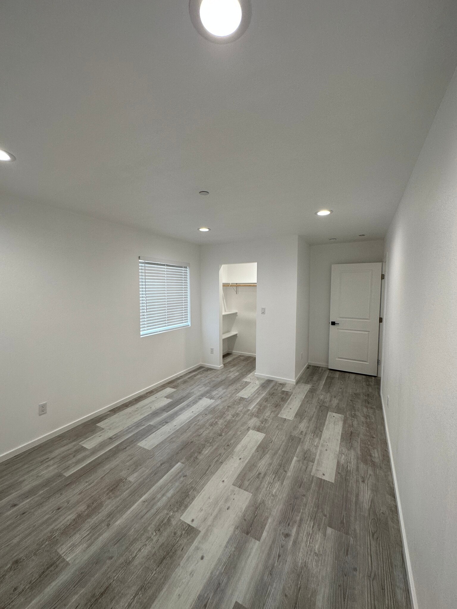 Building Photo - 202 S Rose Ave