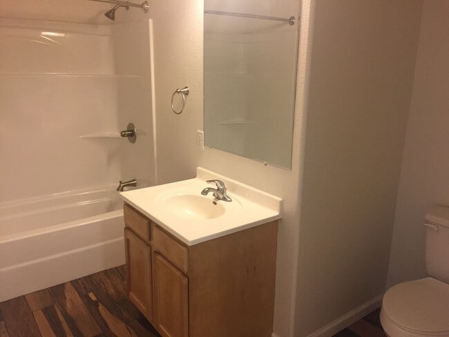 Building Photo - Parkview Townhomes