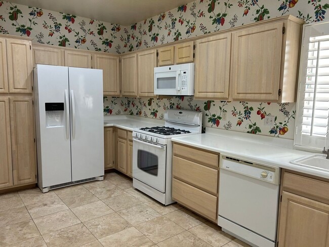 Building Photo - 2 story townhome in Seven Hills