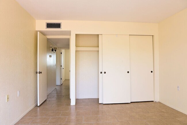 Building Photo - 830 W Rio-Altar