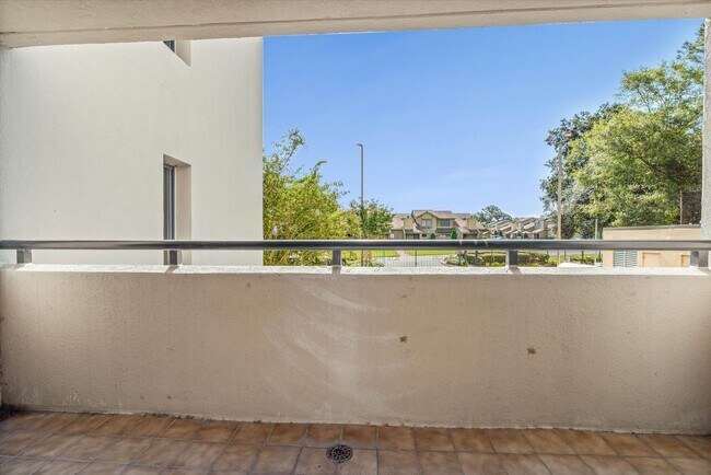Building Photo - GREAT COMMUTE & AMENITIES
