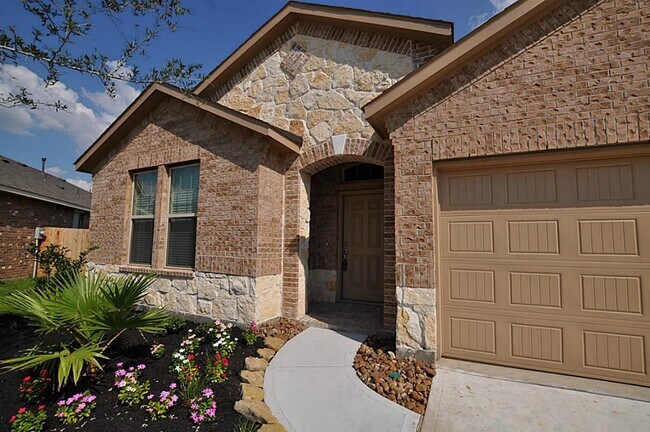 Building Photo - 23607 Legano Dr