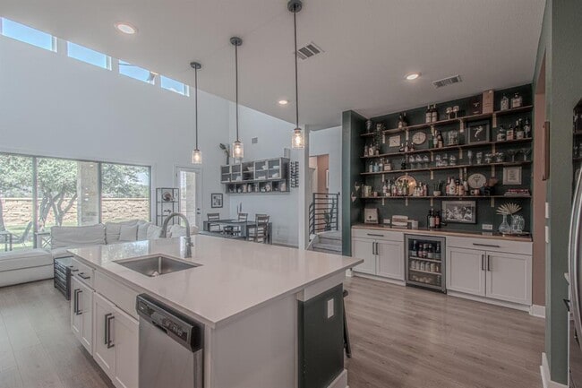 Building Photo - 308 Millbend Rd