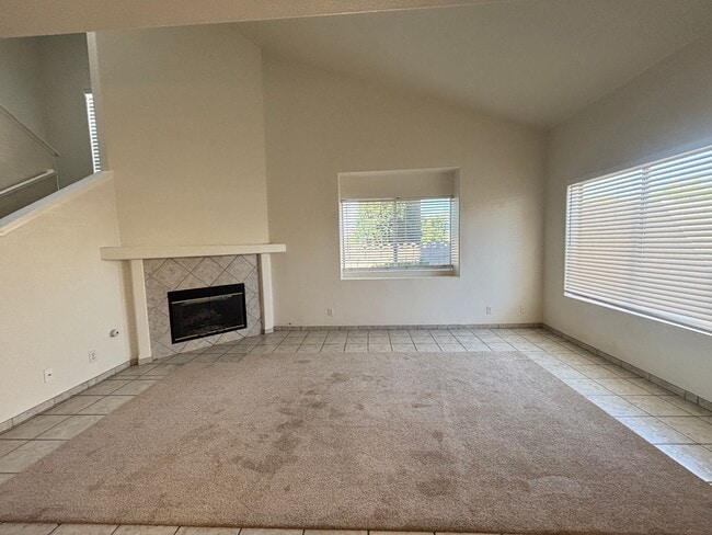 Building Photo - (APPLICATIONS PENDING) West Palmdale Townhouse