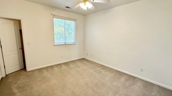 Building Photo - $2,795 Teague & Chestnut, 4 Bedroom Home -...