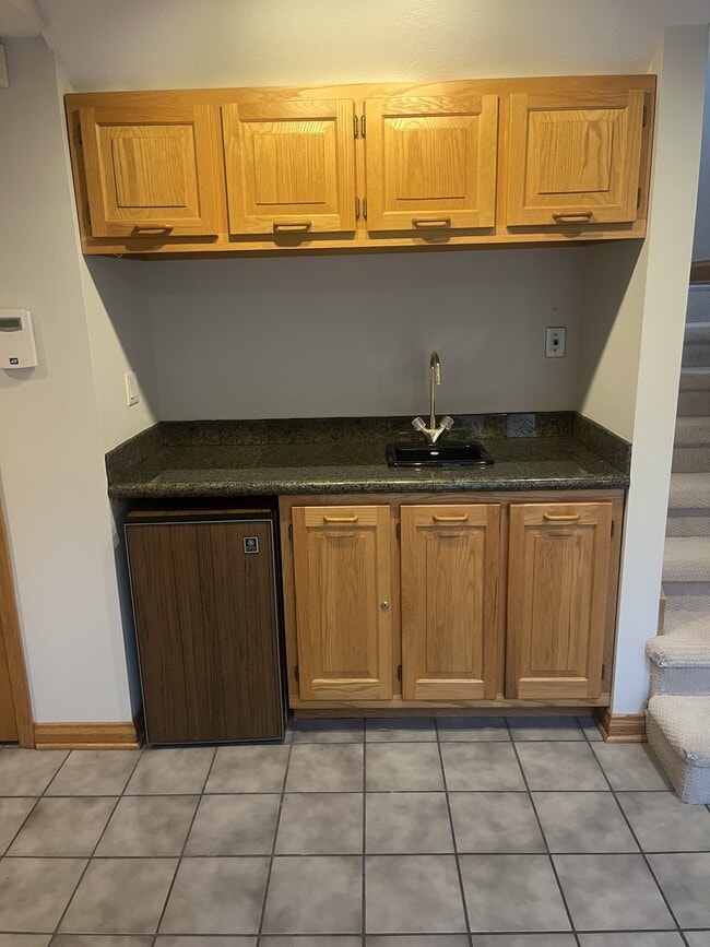 Building Photo - 180 Eleanor Dr