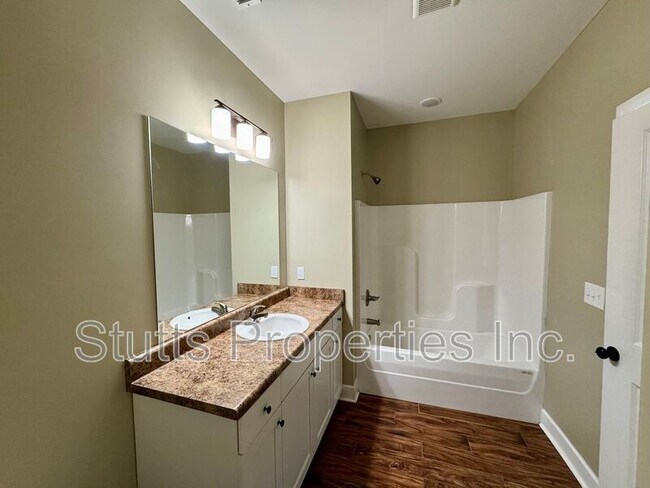 Building Photo - 145 Bruin Dr