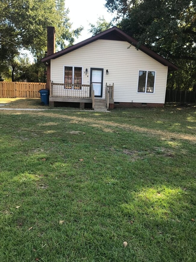 Building Photo - 112 Sycamore St