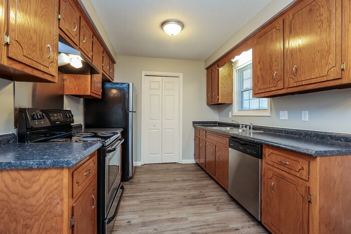 Building Photo - 427 Sandburg Dr