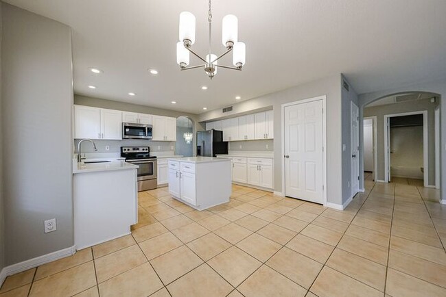 Building Photo - MOVE IN SPECIALS!! 5BD 3BA with Pool in We...