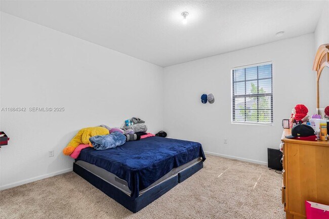 Building Photo - 1137 SW 7th Ct