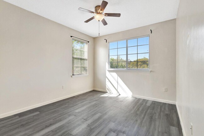 Building Photo - 9833 Baywinds Blvd
