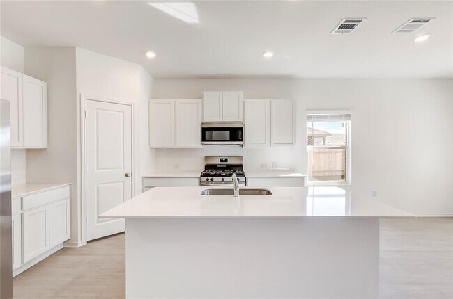 Building Photo - 102 Miglia St