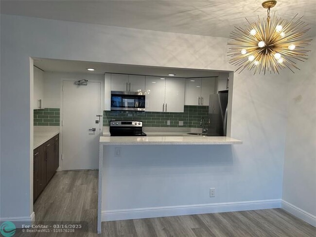Building Photo - 3700 Galt Ocean Dr
