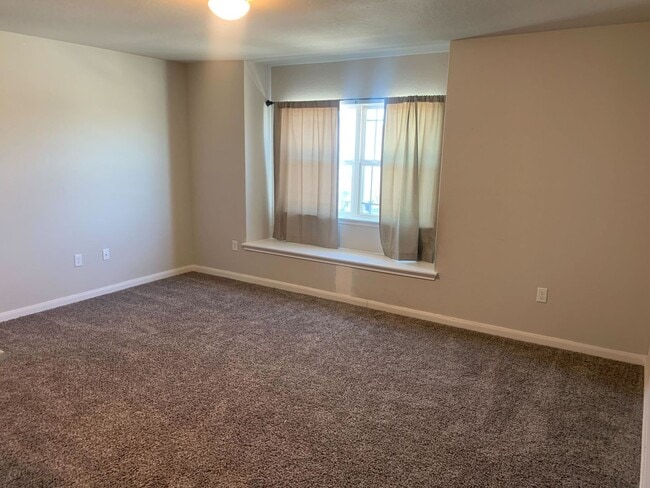 Building Photo - *COMING SOON* Comfort & Convenience – 2-Story Home with Fenced Backyard!