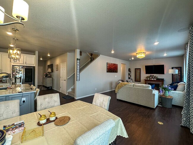 Building Photo - Meadowlark serene 4bd retreat