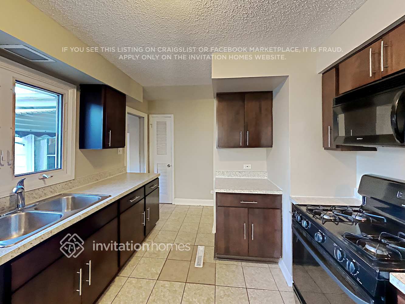 Building Photo - 9219 S 51st Ave